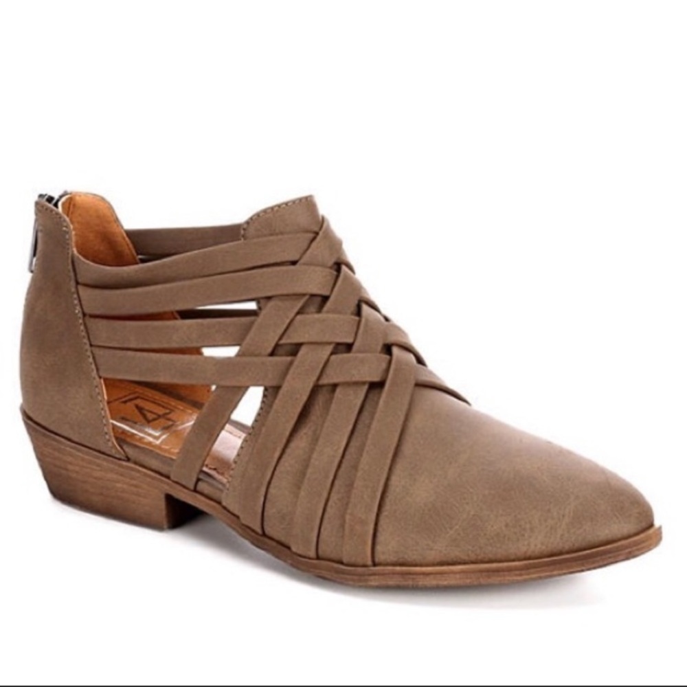 L4L Lust 4 Life Taupe Teepee Ankle Booties size 7